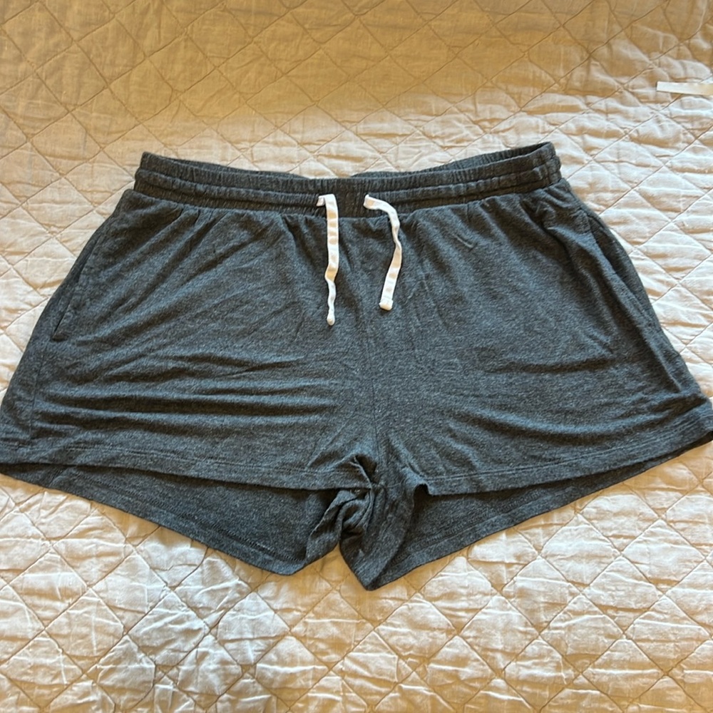 Closie Grey short